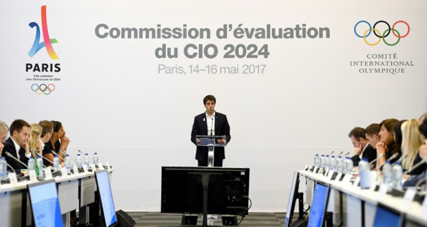 Tony Estanguet于2017年5月14日在巴黎的CIO视察员面前表达。 Tony Estanguet s'exprimant devant les inspecteurs du CIO à Paris, le 14 mai 2017.