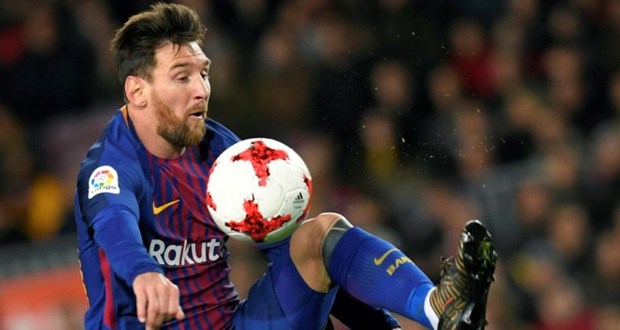 2018年1月11日,阿根廷武官球员FC Barcelone,Lionel Messi控制了位于巴塞罗那诺坎普的Celta Vigo的Coupe du Roi面对的第8轮决赛的最后一轮 L'attaquant argentin du FC Barcelone, Lionel Messi, contrôle la balle lors du 8e de finale retour de la Coupe du Roi face au Celta Vigo, au Camp Nou à Barcelone, le 11 janvier 2018