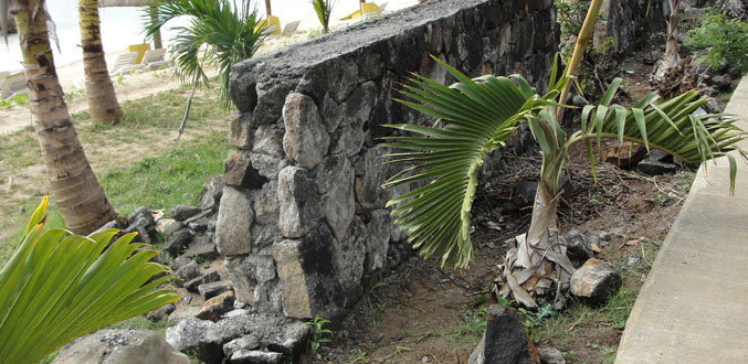 Trou-aux-Biches : Un mur érigé sur la plage sans l’accord de la Beach Authority