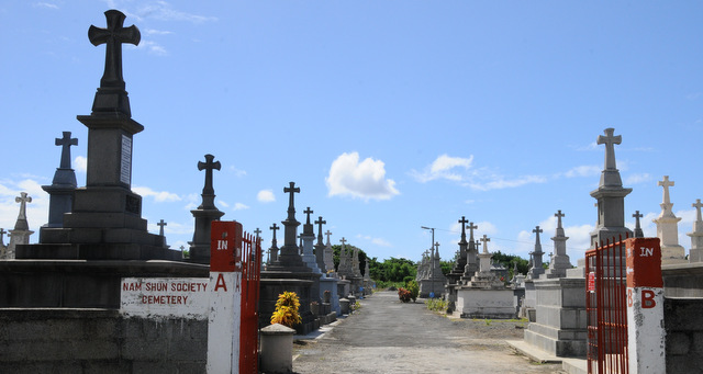 Tombes profanées: le cimetière des Salines doté d’un incinérateur ?
