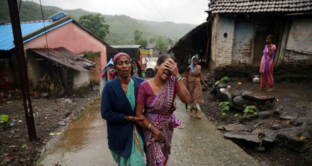 Craintes d'inondations au Népal après un glissement de terrain