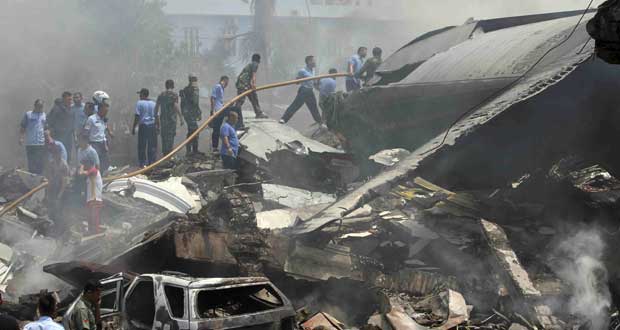 Un avion militaire s'écrase en Indonésie, au moins 30 morts