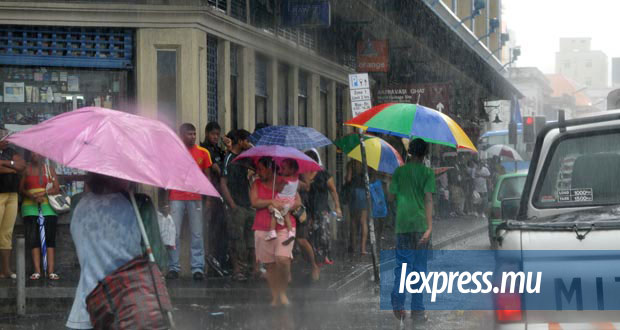 Avis de fortes pluies: les établissements scolaires fermés vendredi