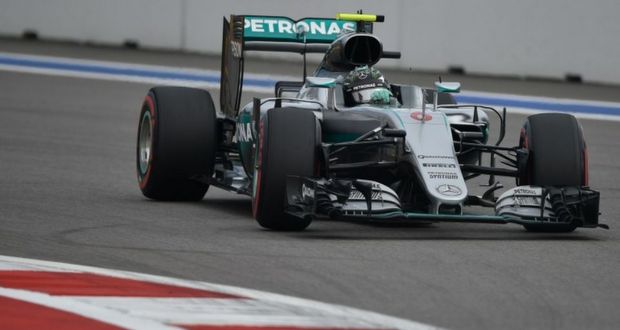 GP de Russie: Rosberg en pole dans un fauteuil
