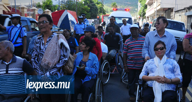 Marche pacifique: les personnes handicapées font entendre leur voix