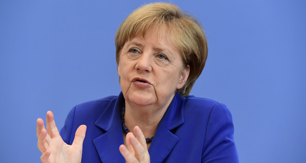 Attentats: Merkel rejette «fermement» les appels à remettre en cause l'accueil des réfugiés