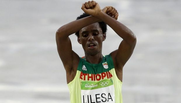 Ethiopie: le marathonien protestataire Lilesa ne rentrera pas au pays, estime son agent 