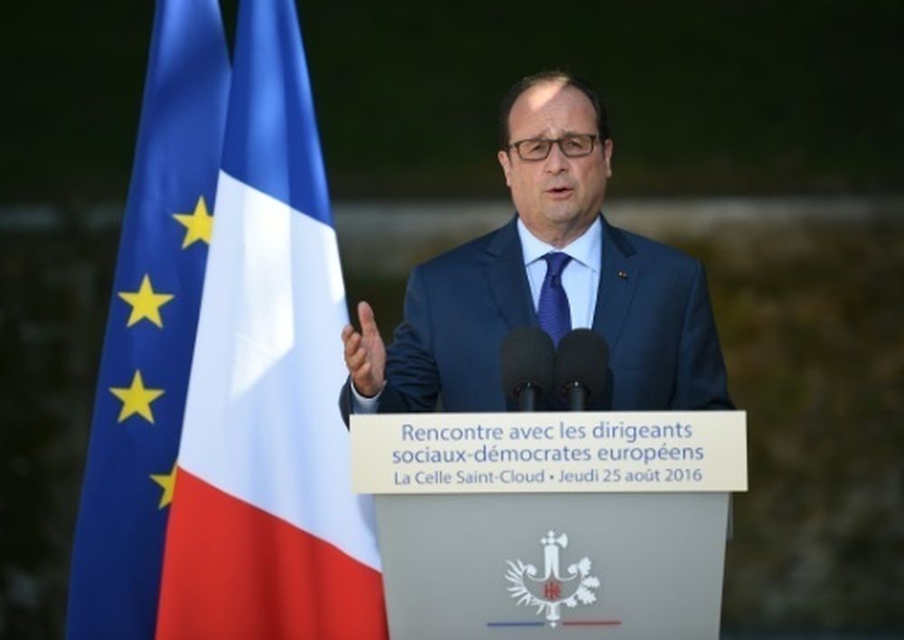 Burkini: Hollande prône «ni provocation, ni stigmatisation»