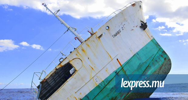 Trou-aux-Biches: un bateau résiste plusieurs heures aux tentatives de sabordage