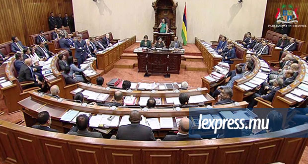 Reprise parlementaire: l’opposition prête à mordre, le gouvernement parle de «fizet»