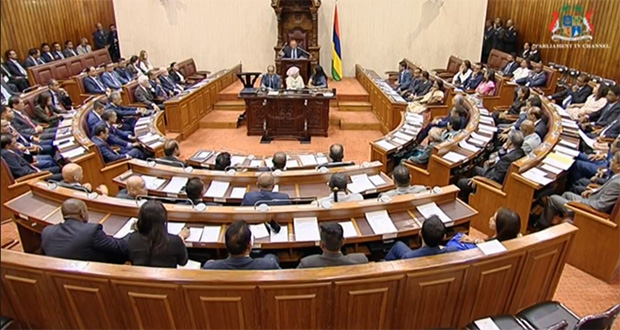 Parlement: place aux débats sur le discours-programme