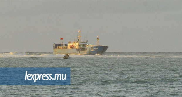 Chalutier chinois échoué: 130 tonnes de fioul à bord