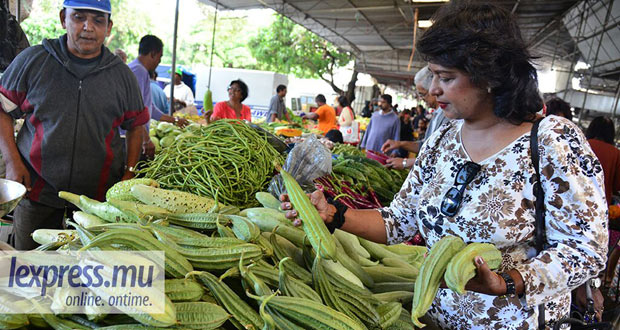 Ameenah Gurib-Fakim au marché de Quatre-Bornes : une déconcertante simplicité