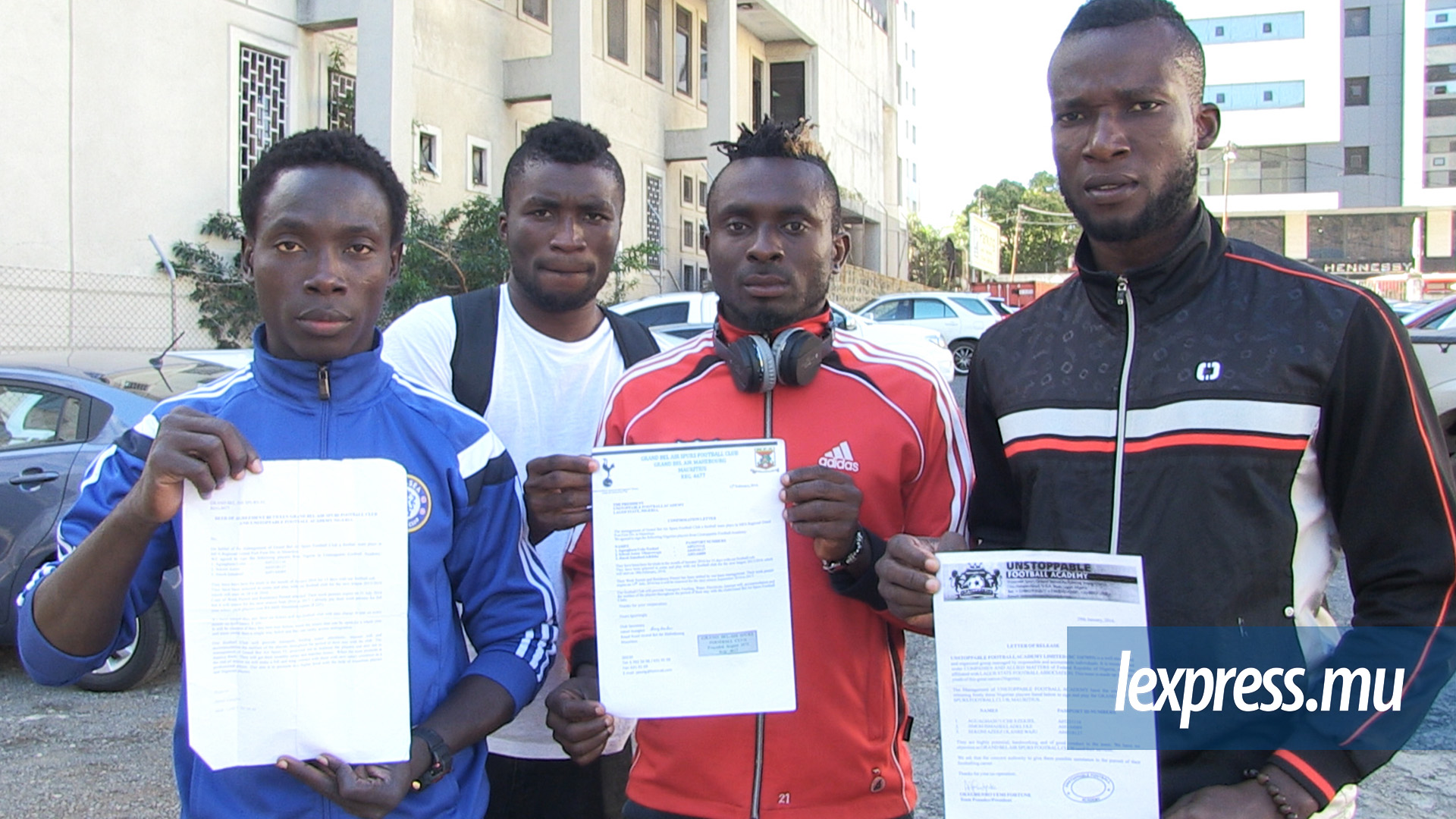 Des Nigérians dénoncent un club de foot pour mauvais traitements