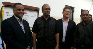 Le ministre des TIC, Tassarajen Pillay Chedumbrum, lors du lancement d’une zone Wifi au Village Hall de l’Escalier ce mercredi 17 septembre.