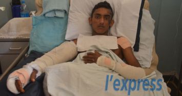 Nawaz Noordally sur son lit d'hôpital. Il avait été victime d'un accident de la route à Rivière-du-Rempart le 22 septembre dernier.