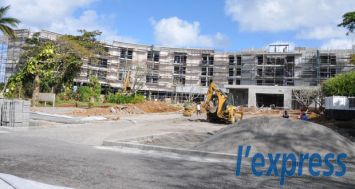 Les chantiers de construction des hôtels sont toujours nombreux à travers l’île alors qu’il y a déjà 115 établissements qui comptent plus de 13 000 chambres.
