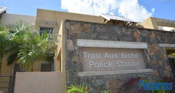 Une sexagénaire a porté plainte au poste de police de Trou-aux-Biches pour le vol de son sac à main, le 3 janvier. Su 28 décembre au 5 janvier, cinq femmes ont été victimes de vol.