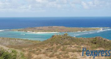 Vue sur l’îlot Gabriel de l’île Plate. Les baux sur ces deux îles sont en train d’être examinés par le ministère.
