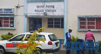 La police de St-Pierre a ouvert une enquête hier, mercredi 4 février après qu’une femme a été violemment poignardée par son concubin.  
