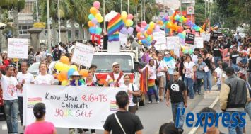 La Gay Pride, une manifestation organisée par le Collectif Arc-en-Ciel pour les droits des homosexuels, en 2012. Malgré plusieurs avancées pour les droits des homosexuels ces dernières années, Maurice est toujours répertoriée pays homophobe en raison de la loi interdisant la sodomie.