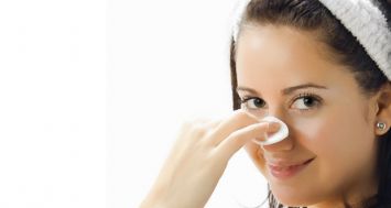 Nombre de remèdes de grand-mère permettent de soigner l’acné de manière naturelle.