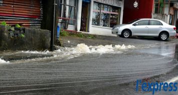 Des accumulations d’eau sont notées sur les routes, ce mercredi 11 mars.