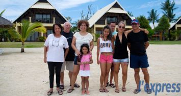 Une famille réunionnaise en vacances au Preskil, un des établissements les plus plébiscités par les touristes de l’île de la Réunion.