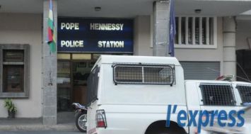 Une collision entre un piéton et un motocycliste a eu lieu à proximité du Champ-de-Mars, à Port-Louis, ce mardi 16 juin. La police de Pope Hennessy a ouvert une enquête.