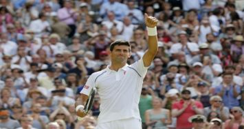 Le Le N.1 mondial et tenant du titre, Novak Djokovic, n’a fait qu'une bouchée de l'Australien Bernard Tomic.  