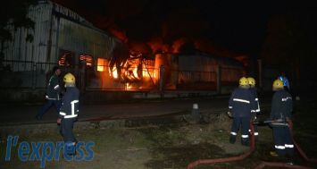 Un grave incendie s’est déclaré dans un entrepôt de la CMT aux alentours de 17 heures hier, mardi 7 juillet.