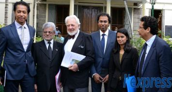 Satyajit Boolell est défendu par un panel d’avocats dans le cadre de l’enquête initiée par l’ICAC à son encontre.