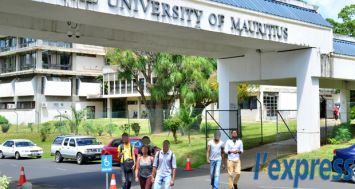 L’université de Maurice a ouvert une enquête, suite à laquelle le professeur a été licencié.