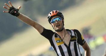 Le Britannique Stephen Cummings (MTN) vainqueur de la 14e étape du Tour de France à Mende, le 18 juillet 2015.