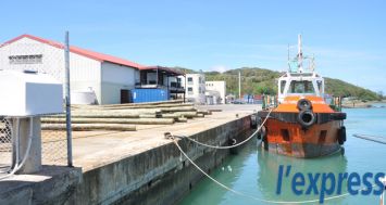 Lors d’une visite à Port-Mathurin ce dimanche, outre l’extension de Plaine-Corail, le ministre des Finances a annoncé que le port sera agrandi pour pouvoir accueillir de plus grands navires.