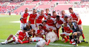 Les joueurs d'Arsenal vainqueurs du Community Chield face à Chelsea, le 2 août 2015 à Wembley. [Photo: Reuters]