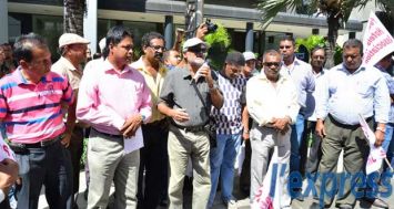 Les membres de la Federation of Hotels Taxis Association ont manifesté à Port-Louis, le jeudi 13 août.