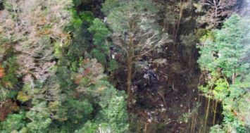 Photo aérienne du 17 août 2015 du lieu où l'ATR-42 s'est écrasé avec 54 personnes à bord dans la région de Oksibil, en Papouasie. [Photo: AFP] 