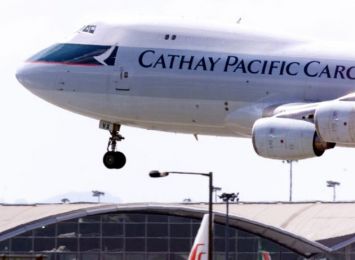 La compagnie hongkongaise Cathay Pacific suspend ses vols au-dessus de l'Iran et de la mer Caspienne après une alerte de sécurité au sujet des tirs de missiles russes vers la Syrie. [Photo: AFP] 