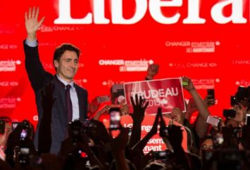 AFP/AFP - Justin Trudeau au soir de la victoire des Libéraux aux législatives le 20 octobre 2015 à Montreal