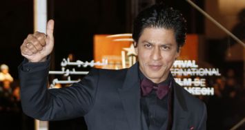 Shah Rukh Khan sera convoqué par la direction générale des Affaires économiques de l’Inde pour violation du Foreign Exchange Management Act.