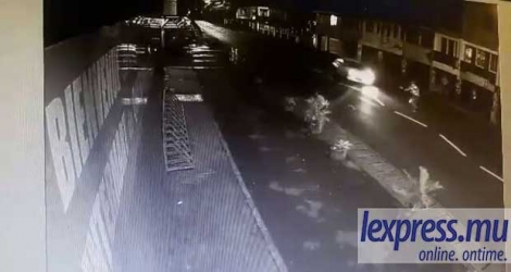 Capture d'écran de la vidéo sur laquelle l'on voit la voiture heurter le constable Putty vendredi dernier.