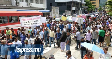 Des marchands ambulants ont organisé une marche pacifique à Port-Louis, le mercredi 24 février.