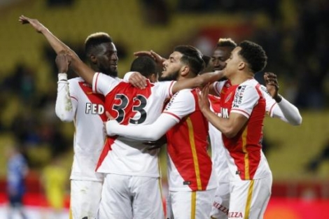 AFP/AFP/Archives - Les joueurs de Monaco se congratulent après un but de Kylian Mbappé face à Troyes, le 20 février 2016 à Louis-II