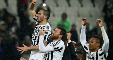 La joie des joueurs de la Juventus à l'issue du match remporté face à l'Inter Milan à Turin, le 28 février 2016.