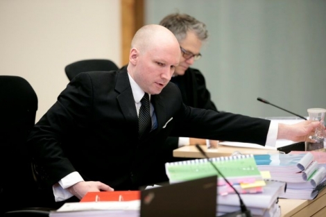 Anders Behring Breivik lors de son audience devant la cour de la prison de Skien en Norvège, le 17 mars 2016