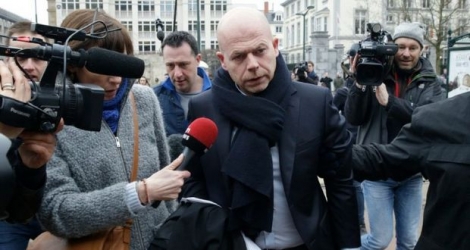 Sven Mary (C), l'avocat du suspect-clé des attentats de Paris Salah Abdeslam, à Bruxelles, le 24 mars 2016 