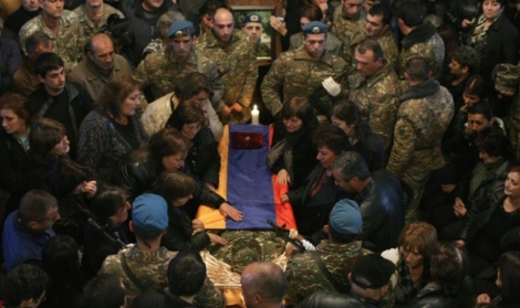 Obsèques le 4 avril 2016 à Erevan d'un Arménien tué dans les combats entre forces arméniennes et azerbaïdjanaises 
