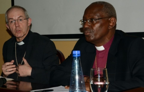 L'archevêque de Canterbury, Justin Welby (g), le 5 mars 2016 à Bujumbura (Burundi)