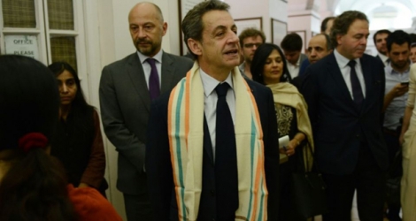 Nicolas Sarkozy, président du parti Les Républicains, lors d'une visite au musée Gandhi Smiriti à New Delhi le 13 avril 2016.